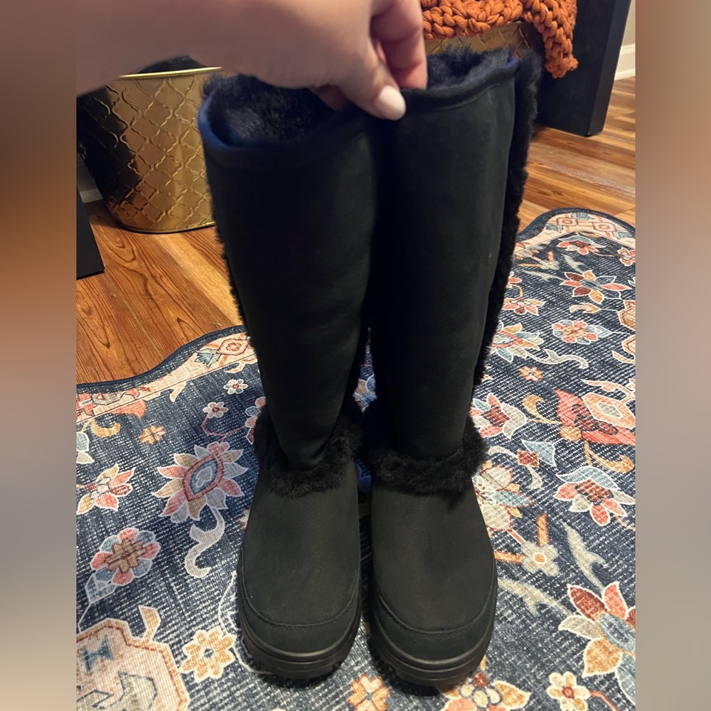 NWT, no box Black Ugg sunburst tall boot size 9